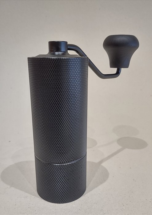 Moedor de Café Manual IloveCoffee CNC 420 em aço inox - Preto