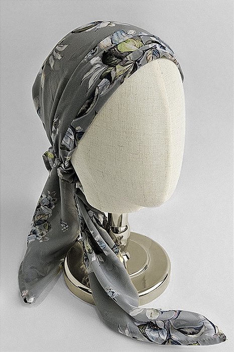 Lenço Cinza Floral | 90 x 90