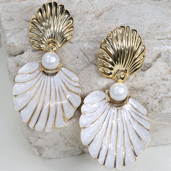 BRINCO CONCHA ESMALTADA C/ PÉROLA