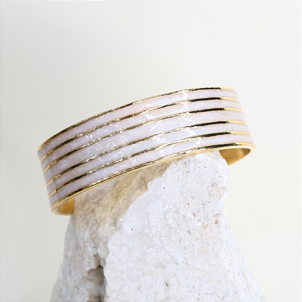 BRACELETE COM FILETE DE ESMALTAÇÃO