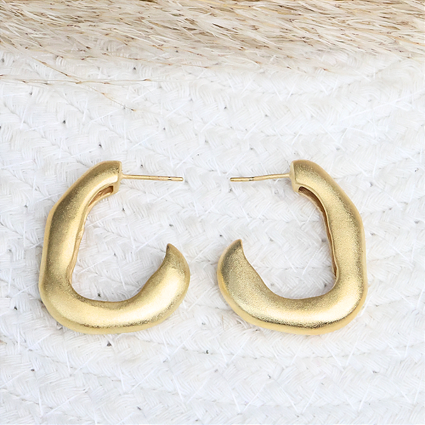 BRINCO ARGOLA ORGÂNICA ACETINADA