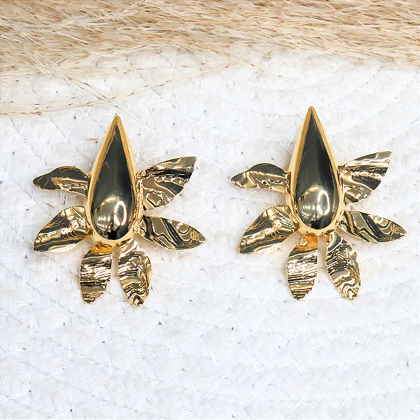 BRINCO GOTA SOBREPOSTA EM FOLHA