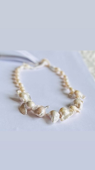 Colar com pérolas naturais