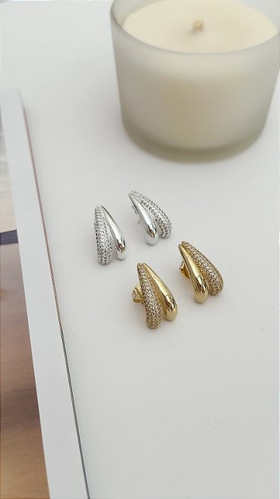 Brinco Ear Hook gota liso com zircônias