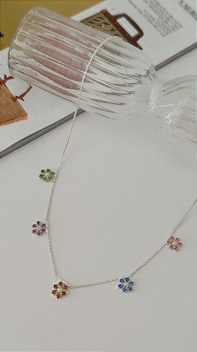 Colar flores primavera prata