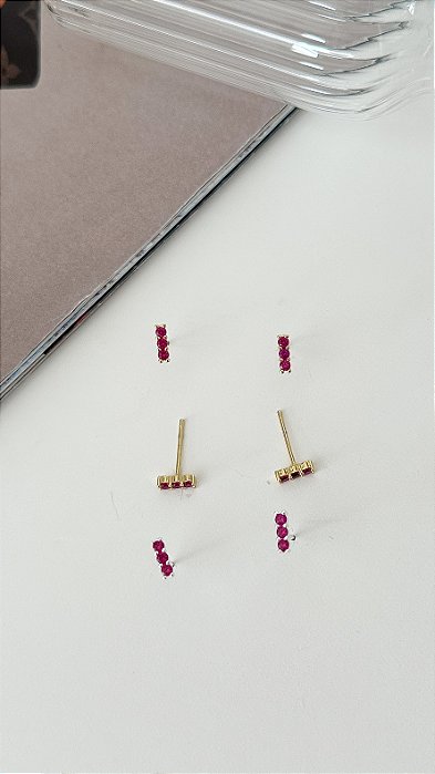 Brinco palito em zircônia pink
