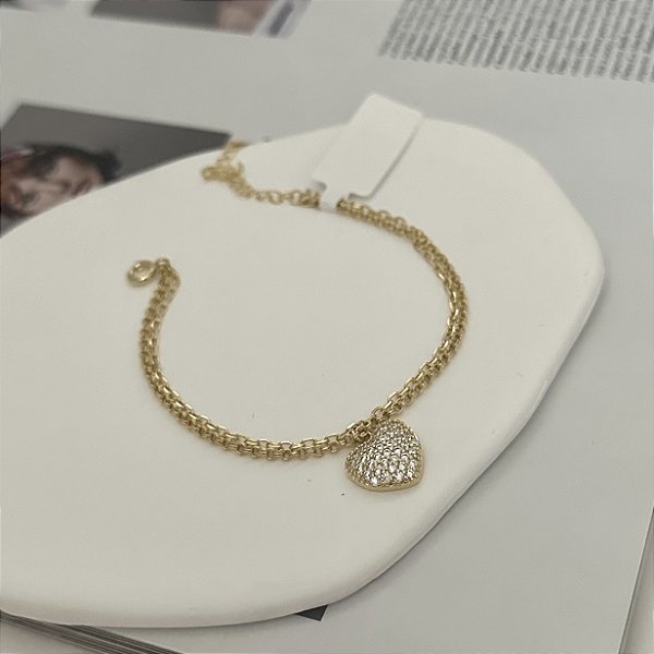 Pulseira dupla com pingente de coração cravejado