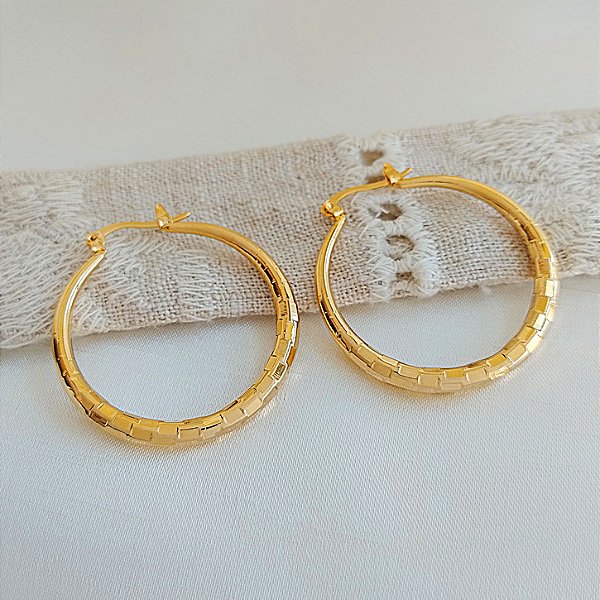 Brinco Argola Xadrez Dourado 39mm - Semijoia
