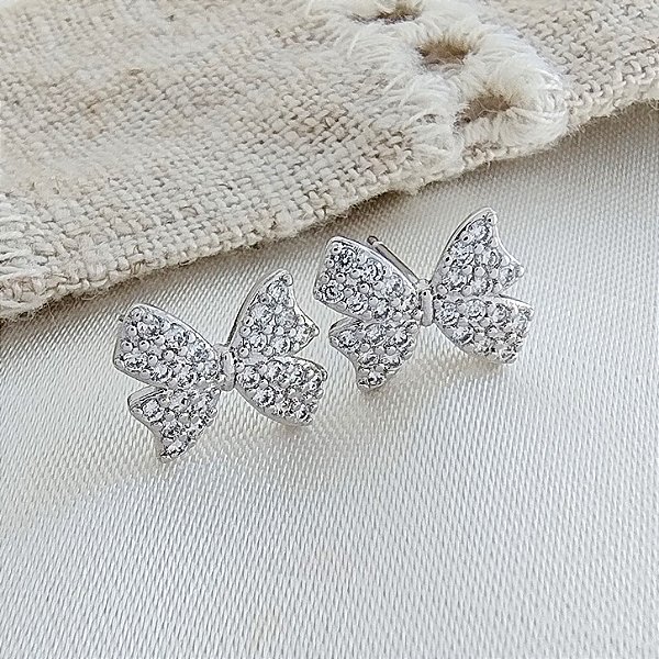 Brinco Laço Pequeno Cravejado Ouro Branco - Semijoia