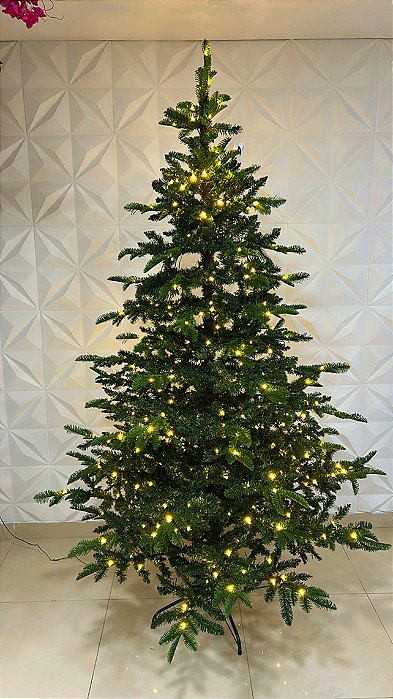 ÁRVORE REALISTA PINHEIRO PINUS 1370 GALHOS 500 LEDS WARM 2,10CM