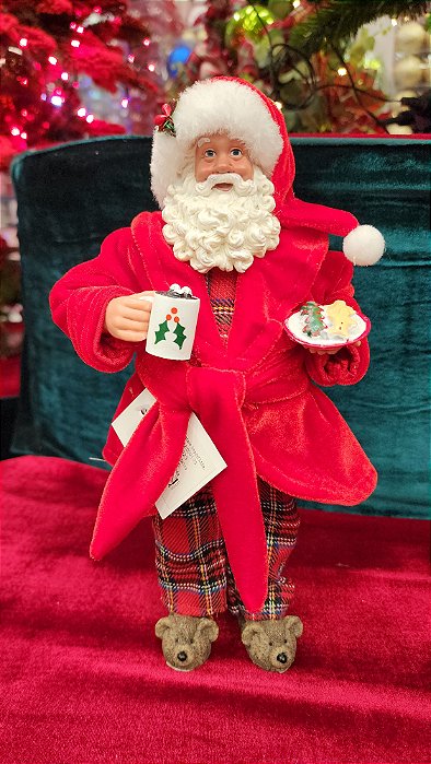 PAPAI NOEL RESINA COM ROUPÃO E PANTUFAS 28CM