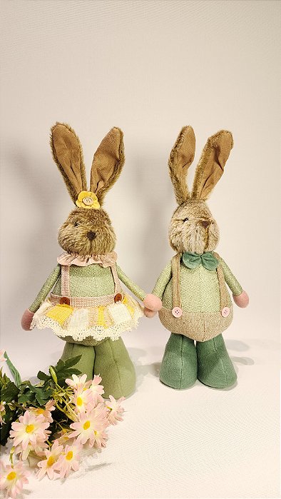 Coelho pelúcia tons Marrom e verde 39cm