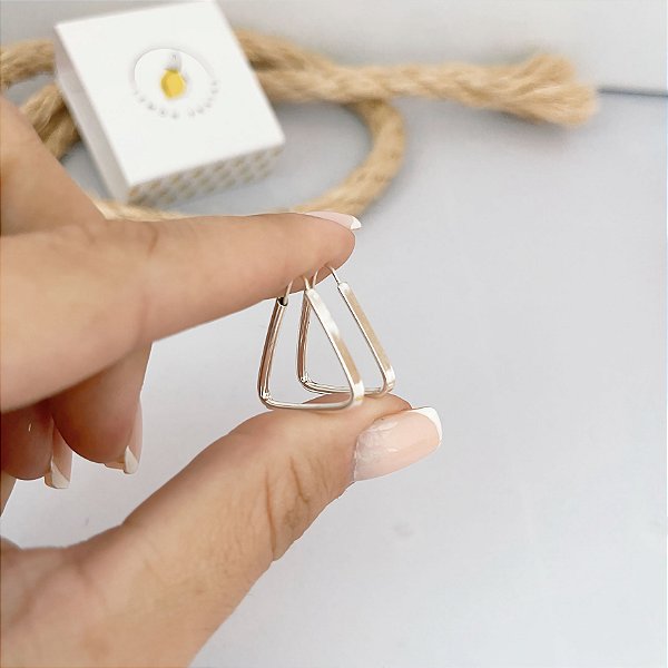 Brinco Argola Triângulo