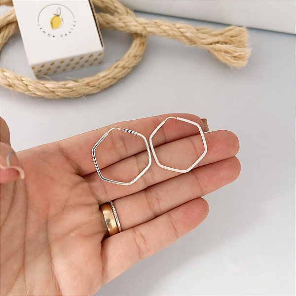 Brinco argola 6 lados