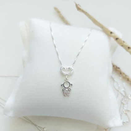 Pingente Menina Coração