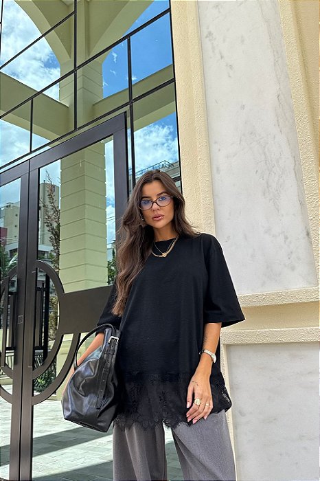 T-Shirt Oversize com renda