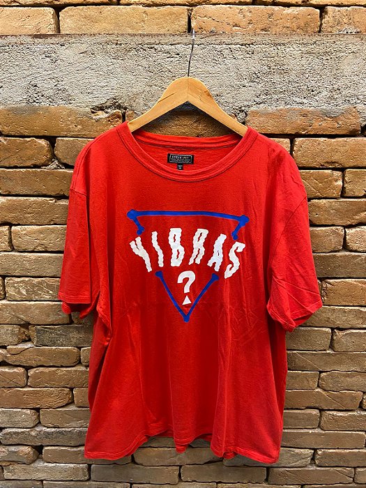 GUESS X J. BALVIN CAMISETA VIBRAS RED
