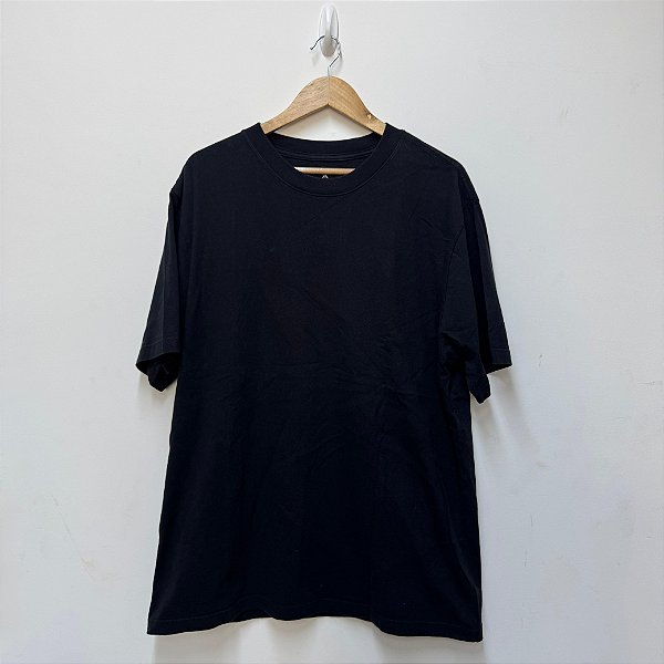 CAMISETA A URBAN SHOP PRETA