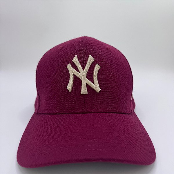 BONÉ DO NEW YORK YANKEES ABA CURVA SNAPBACK NEW ERA BORDO