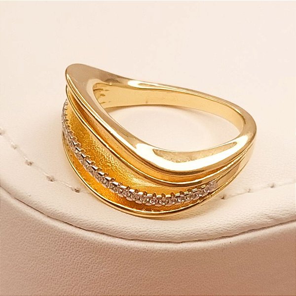 ANEL 4 FIOS EM ONDAS UMA CRAVEJ DE ZIRC