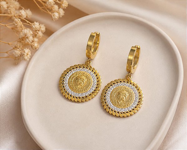 BRINCO ARGOLA COM PENDENTE MOEDA ESTILO MANDALA