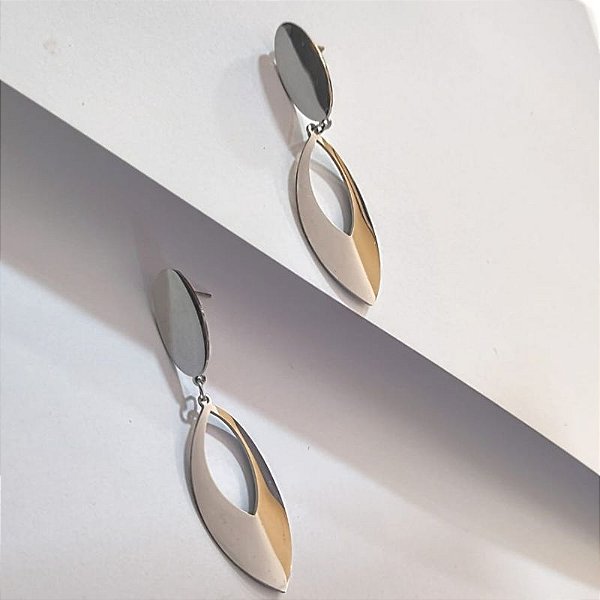 BRINCO CURVO OVAL PENDENTES COM MOVIMENTO PINO E T