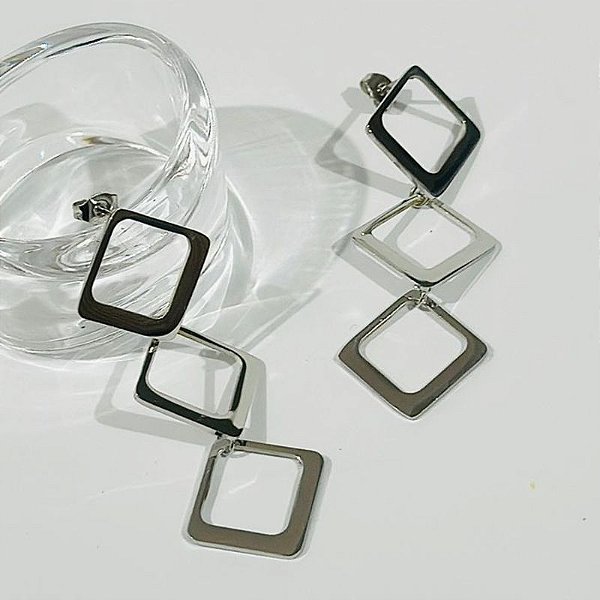 Brinco - BRINCO QUADRADOS PENDENTES COM MOVIMENTO PINO E TARRAXA 60 X 22mm PALADIO