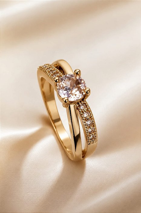 ANEL SOLITARIO COM DETALHE CRUZADO UMA LINHA CRAVE