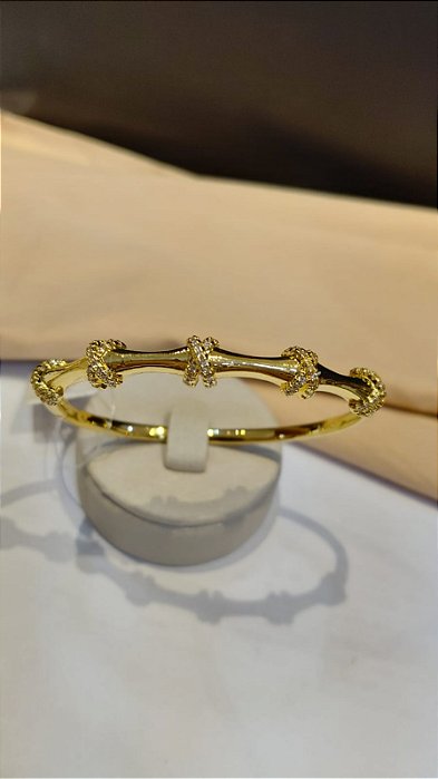 BRACELETE LISO COM DETALHES EM X CRAVEJADO DE ZIRC