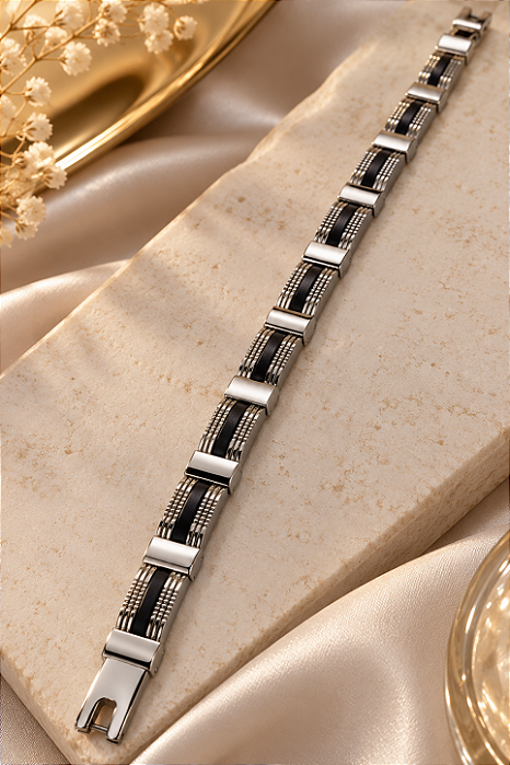 BRACELETE MASCULINO XADREZ AÇO E DETALHE CENTRAL E