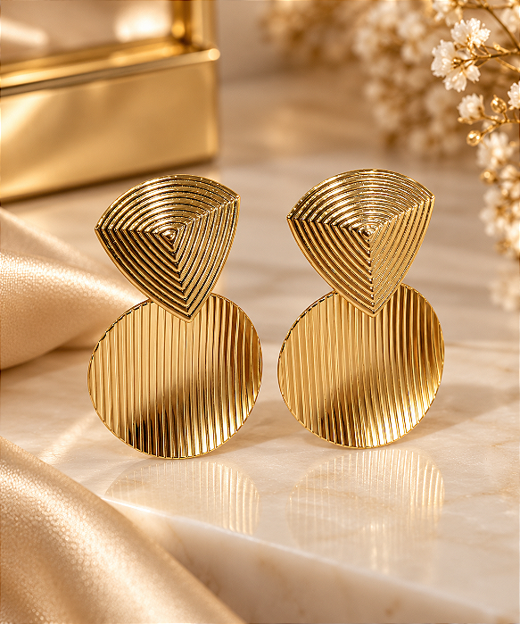 BRINCO MAXIMALISTA EM LINHAS TEXTURIZADAS