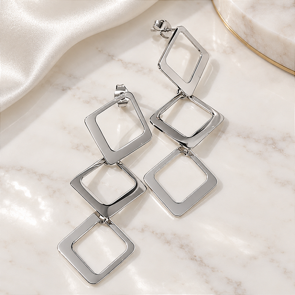 Brinco - BRINCO QUADRADOS PENDENTES COM MOVIMENTO PINO E TARRAXA 60 X 22mm PALADIO