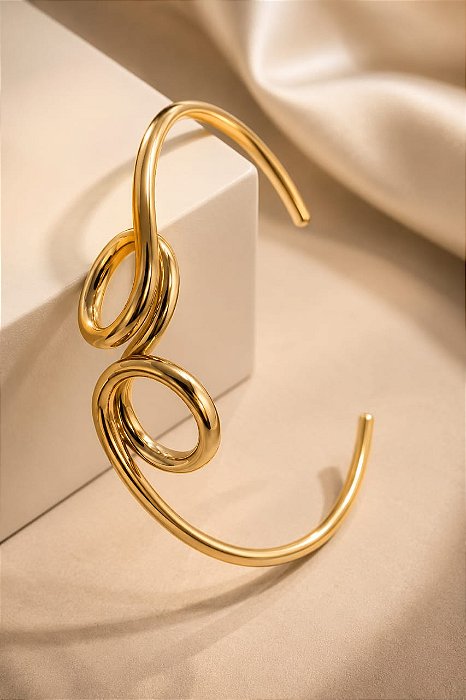 BRACELETE FIO REDONDO E OCO COM DETALHE INFINITO E