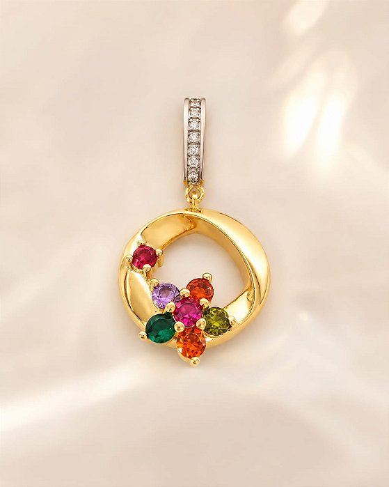PINGENTE CIRCULO VAZADO COM FLOR COLORIDA ZIRCONIA