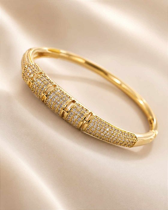 BRACELETE ARO CRAVEJADO C/ DETALHES VAZADOS NO CEN
