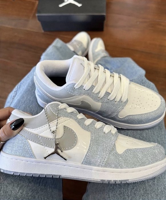 TÊNIS  AIR JORDAN 1 BRANCO E AZUL CRISTAL