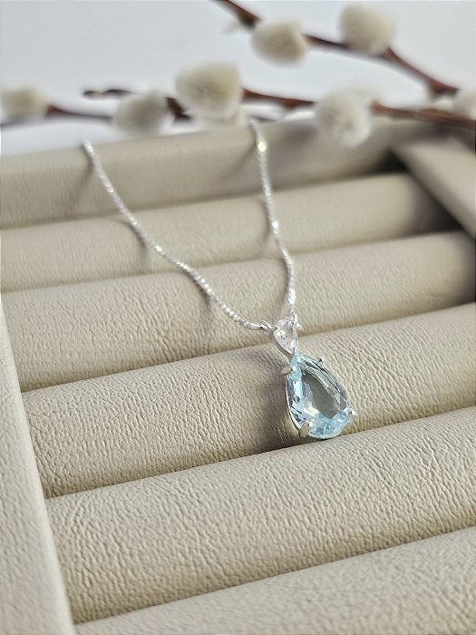 Colar com Pingente Gota em Zircônia Azul Claro