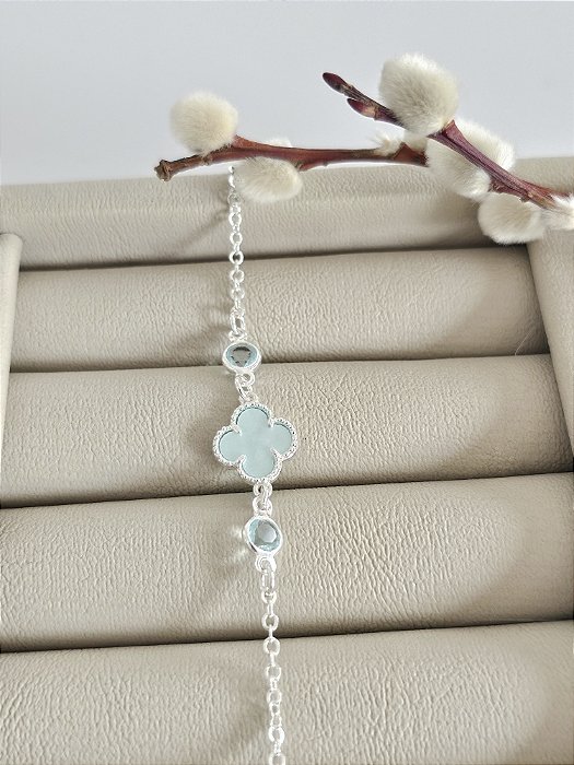Pulseira Trevo Resina e Zircônia Azul Claro