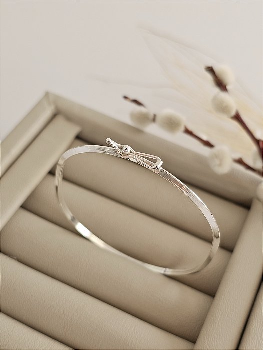Bracelete Oval Fio Quadrado com Fecho Trava