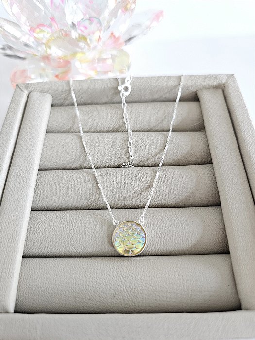 Gargantilha escama de sereia branco furtacor prata 925