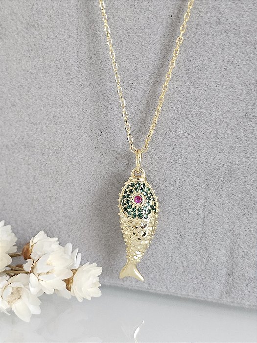 Colar com pingente Carpa com microzircônias prata 925 banhado a ouro amarelo 18k