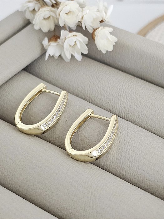 Brinco argola U cravejada 15mm prata 925 banhado a ouro amarelo 18k