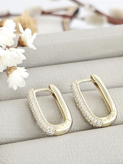 Brinco argola U cravejada 18mm prata 925 banhado a ouro amarelo 18k