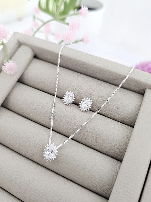 Conjunto ponto de luz oval cravejado prata 925/ cor cristal