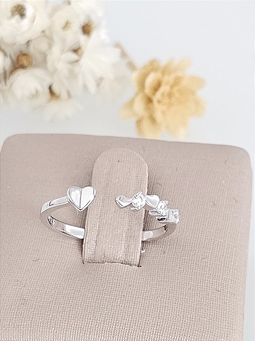 Anel delicado regulável coração e zircônias prata 925 com banho de ródio