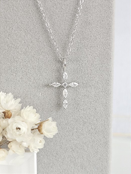 Colar pingente crucifixo zircônia prata 925 com banho de ródio