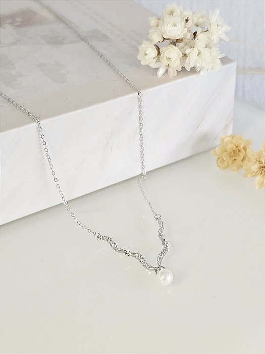 Gargantilha delicada pérola e zircônias prata 925 com banho de ródio