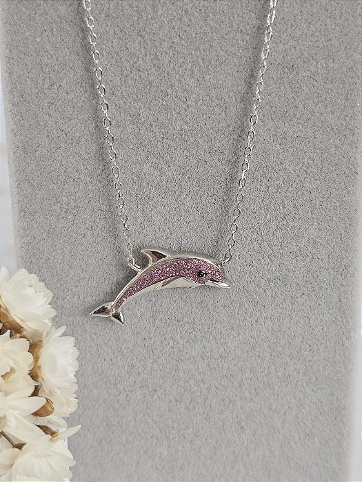 Colar golfinho rosa cravejado prata 925 com banho de ródio