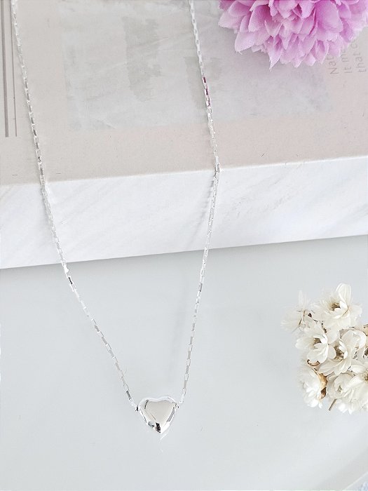 Gargantilha coração liso prata 925 com banho de ródio