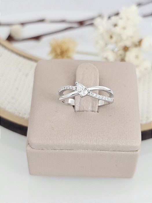 Anel entrelaçado prata 925 com banho de ródio